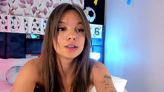 Watch AmmyJones_ live on EroticFlix - High definition streams