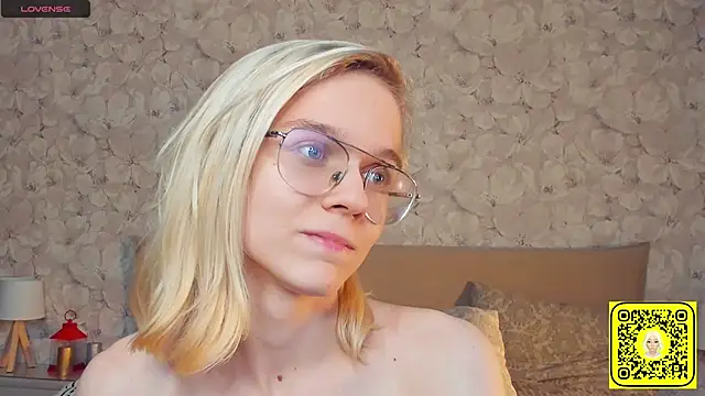karinstfleur (G teen) - SPit on Isabele's boobies