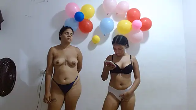 ricaslatinas1 live sex cam