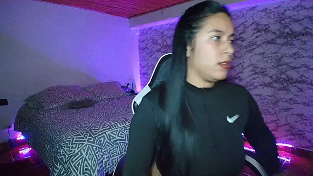 Camila_IRoose webcam