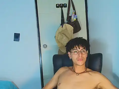 thiiagosaeenz - ThiiagoSaeenz's free webcam - UK Sex Cams