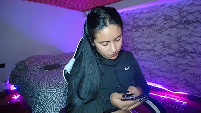 Camila_IRoose live cam on StripChat
