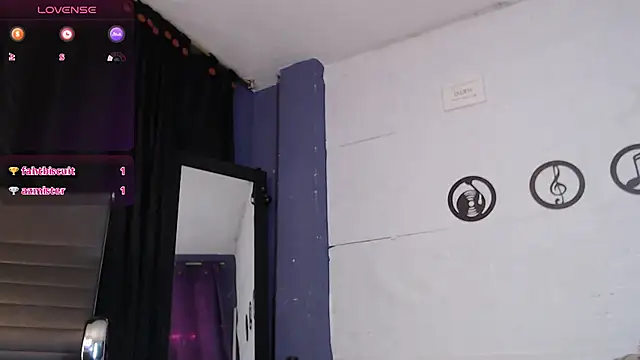 skinny_Yizz live cam on StripChat