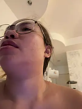 Watch Ponthip live on EroticFlix - High definition streams