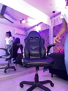 Watch Auri__ live on EroticFlix - High definition streams