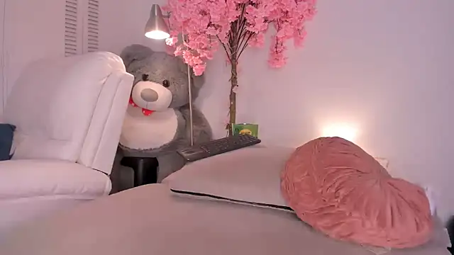 kitty_miaa (F young) - drop boobs + blow job pov