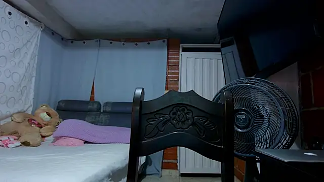 tara_rios webcam