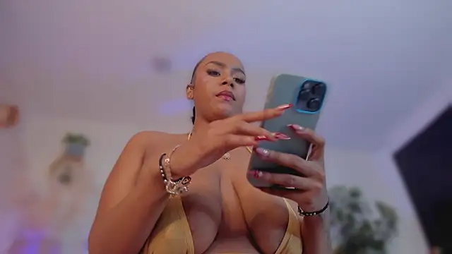 YariRose webcam