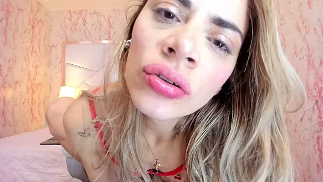 Emily_Whinfre webcam