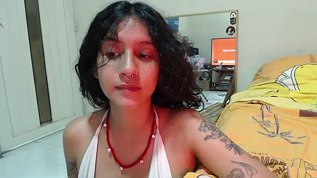 AlinaWoolf_ webcam