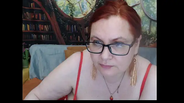 PlayfullMature webcam