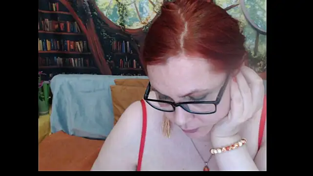 PlayfullMature webcam