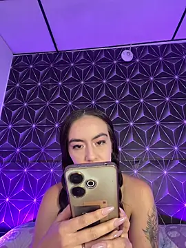 Watch MelanyyJhonson15 live on EroticFlix - High definition streams