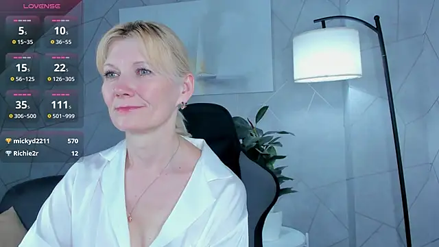 Watch Julie_Lucas live on EroticFlix - High definition streams