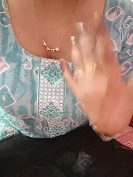 Watch Shaniyaloveyou32 live on EroticFlix - High definition streams