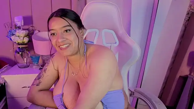 MollyBigBoobs12 webcam