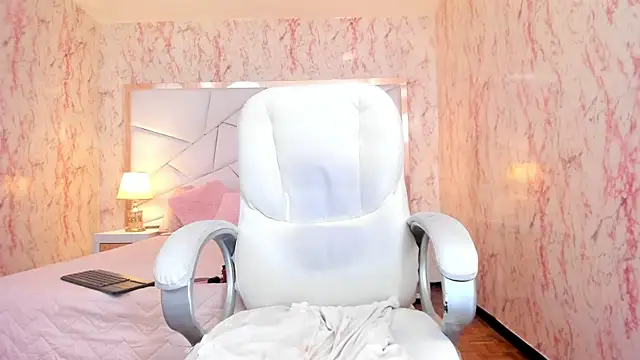 Emily_Whinfre webcam