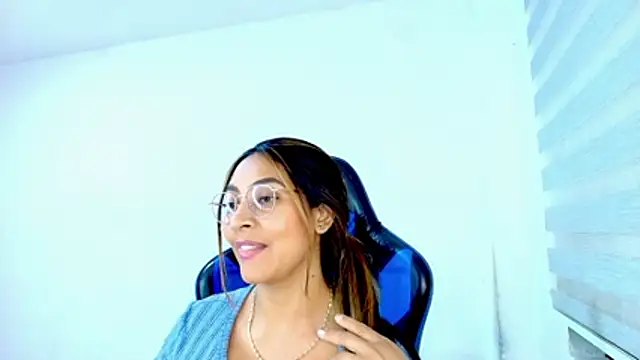sophiax-x live cam on StripChat