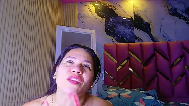 Watch kinkymaturee live on EroticFlix - High definition streams