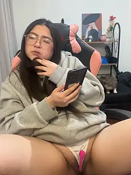 valentinauwu (F young) - Flash boobies