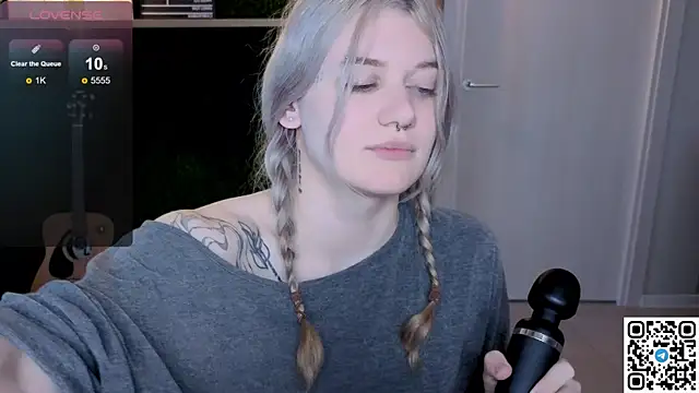 eshleeygreen (F young) - tit massage + nipple pinching