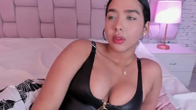 HiilaryBrownn webcam