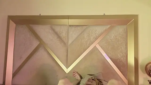 Watch SelenaNoir_ live on EroticFlix - High definition streams