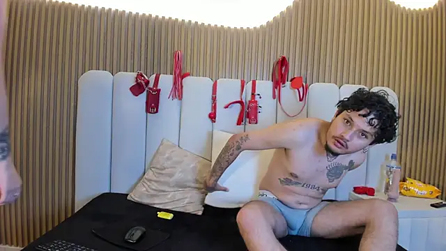 VelvetAndShadowsx webcam