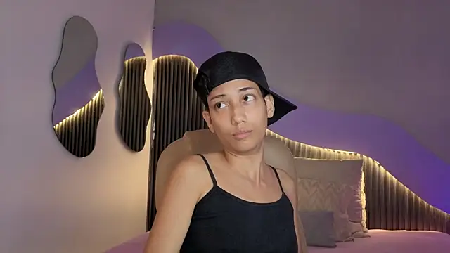 hot_little_bunny webcam