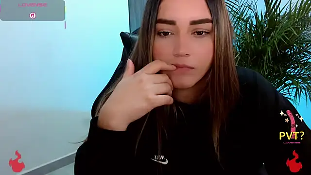 lucia_star__ - Lucia_star__'s free webcam - UK Sex Cams