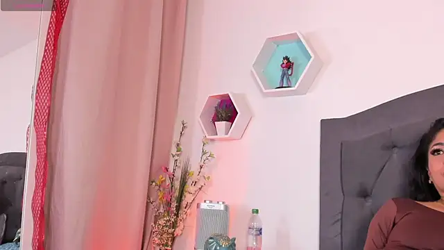 kendallhot7 live cam on StripChat