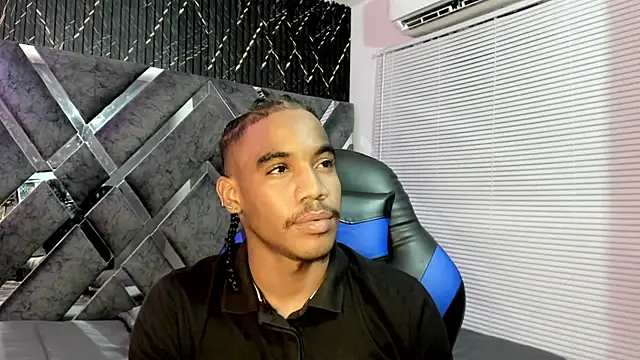 axel_silva4 live cam on StripChat