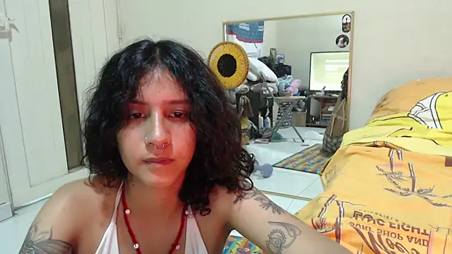 AlinaWoolf_ webcam