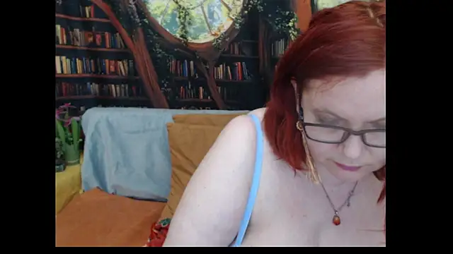 PlayfullMature webcam