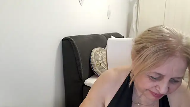 SusiLifeXXX webcam