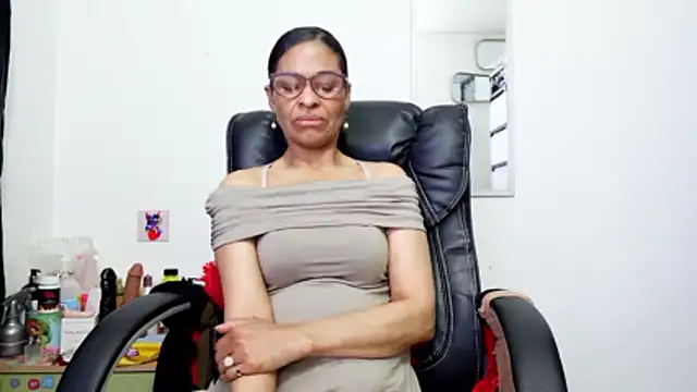 Aries_Mature webcam