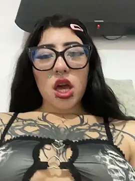 Watch MennaLee_ live on EroticFlix - High definition streams
