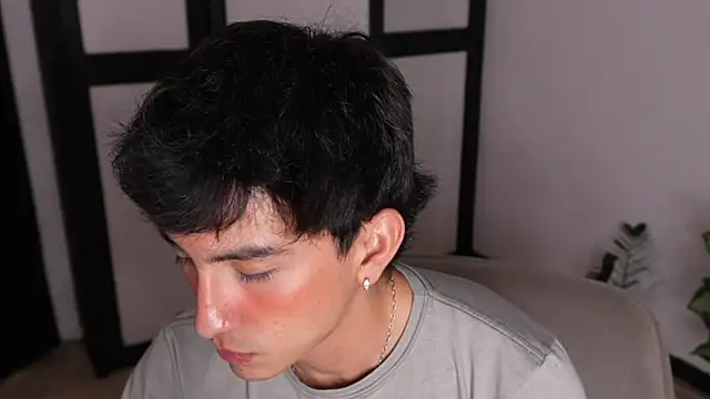 sweettaaron01 webcam