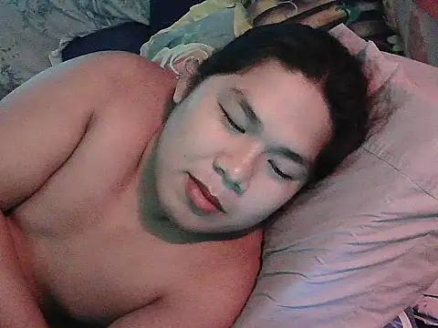 huntrix2025 (M twink) - to build my house and lets have fun