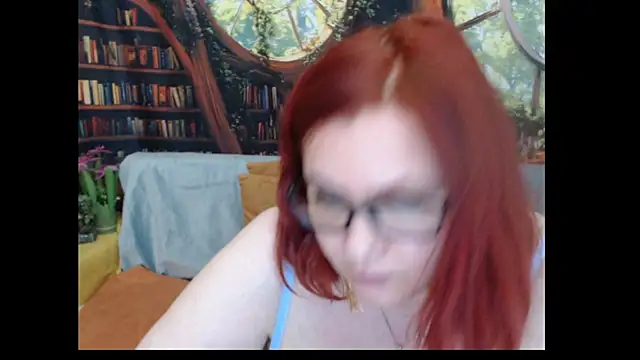 PlayfullMature webcam