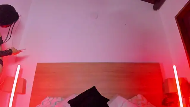 LaraRous webcam