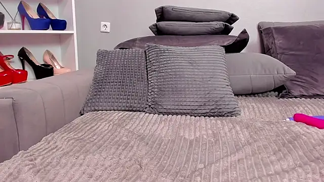 Jullia_Moor webcam