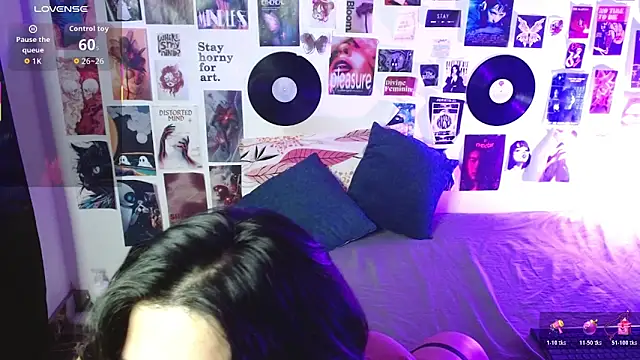 Roxy_f_w webcam