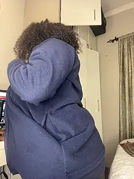 Bustygoddess32 webcam