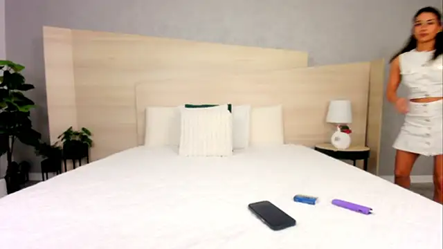 ellawhitex - EllaWhiteX's free webcam - UK Sex Cams