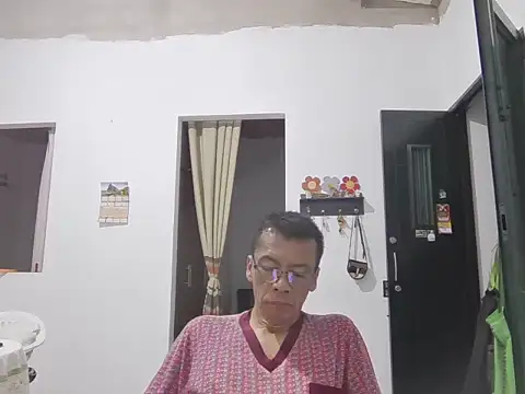 skinnylatino51 webcam