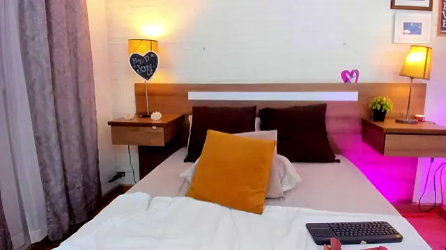 JenniferAuriston webcam