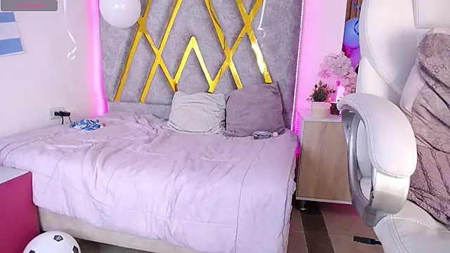Lizza_Jones webcam