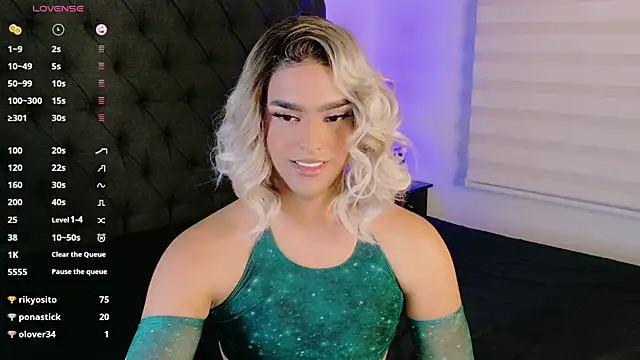 Scarlethvhonpark... Live Webcam on Stripchat