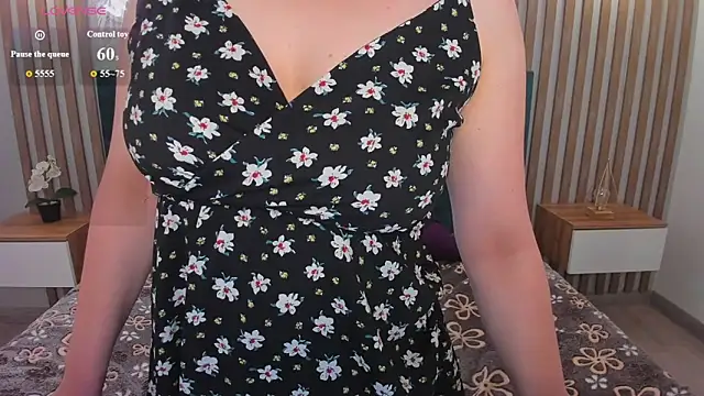 ReneeBlair live cam on StripChat